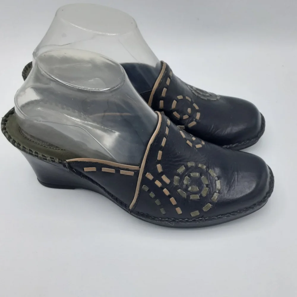 Clarks Artisian Black Leather Wedge Heel Mule Shoe.  Size 8M.